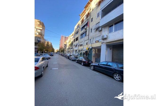 Ambient biznesi me qera 3+1 ne Tirane - 350 Euro