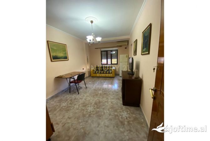 Ambient biznesi me qera 3+1 ne Tirane - 350 Euro