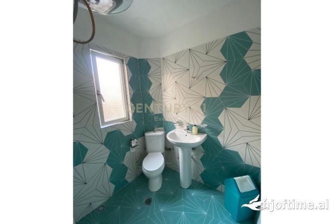 Ambient biznesi me qera 3+1 ne Tirane - 350 Euro