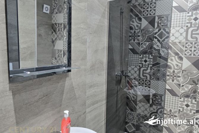 Shtepi me qera Apartament ne Tirane, 2+1, Mobilimi E mobiluar, Pagesa 1,000  Euro.