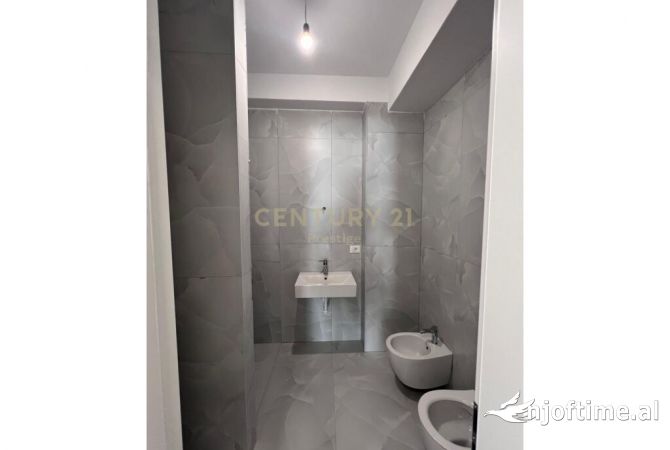 Shtepi ne shitje Apartament ne Tirane, 1+1, Mobilimi Bosh, pa mobiluar, Pagesa 85,500  Euro.