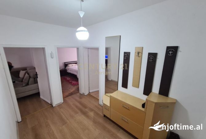 Shtepi me qera Apartament ne Tirane, 2+1, Mobilimi E mobiluar, Pagesa 500  Euro.