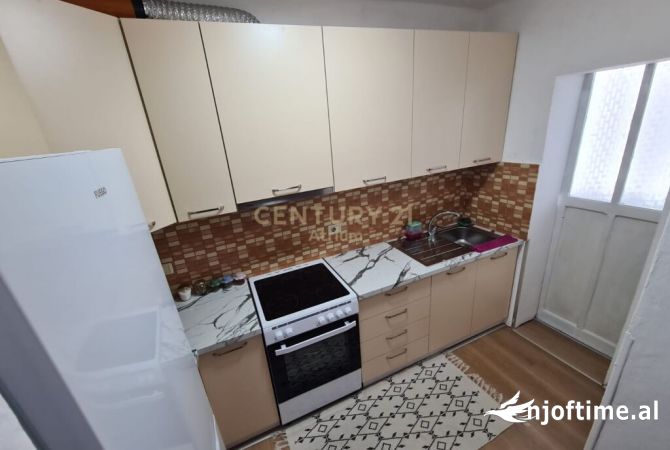 Shtepi me qera Apartament ne Tirane, 2+1, Mobilimi E mobiluar, Pagesa 500  Euro.