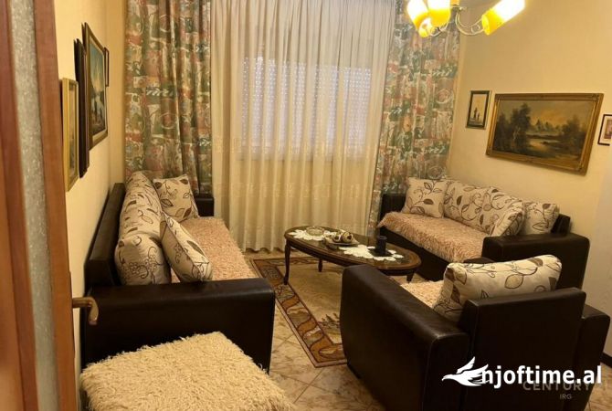 Shtepi ne shitje Apartament ne Tirane, 2+1, Mobilimi E mobiluar, Pagesa 130,000  Euro.