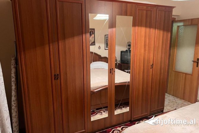 Shtepi ne shitje Apartament ne Tirane, 2+1, Mobilimi E mobiluar, Pagesa 130,000  Euro.