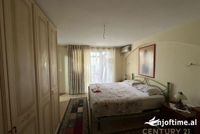 Shtepi ne shitje Apartament ne Tirane, 2+1, Mobilimi E mobiluar, Pagesa 171,000  Euro.