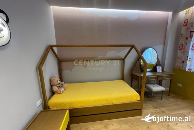 Shtepi me qera Apartament ne Tirane, 2+1, Mobilimi E mobiluar, Pagesa 1,300  Euro.