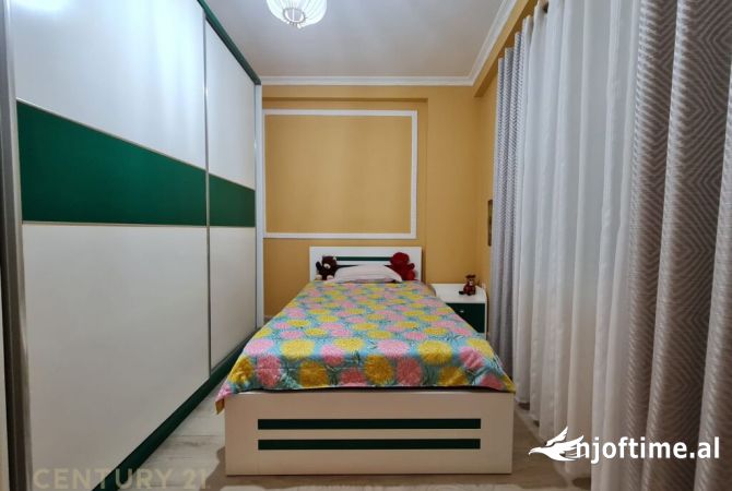 Shtepi ne shitje Apartament ne Tirane, 2+1, Mobilimi E mobiluar, Pagesa 198,000  Euro.