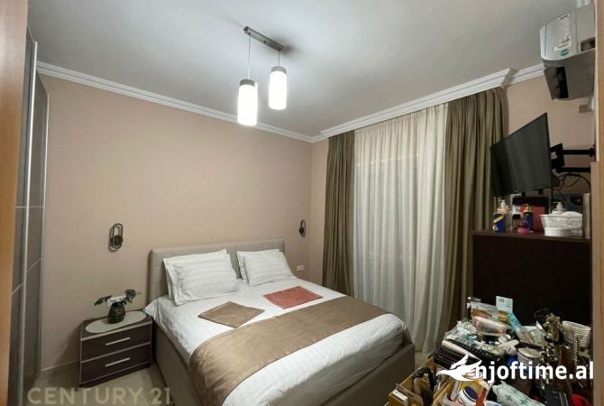 Shtepi ne shitje Apartament ne Tirane, 1+1, Mobilimi E mobiluar, Pagesa 125,000  Euro.