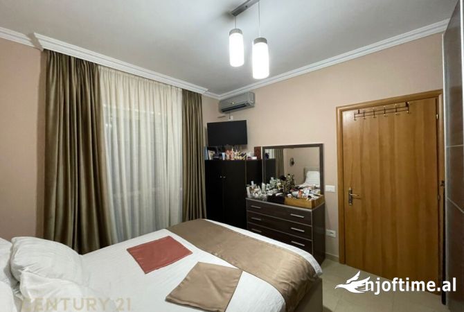 Shtepi ne shitje Apartament ne Tirane, 1+1, Mobilimi E mobiluar, Pagesa 125,000  Euro.