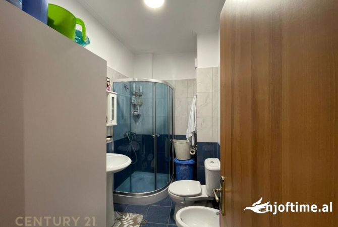 Shtepi ne shitje Apartament ne Tirane, 1+1, Mobilimi E mobiluar, Pagesa 125,000  Euro.