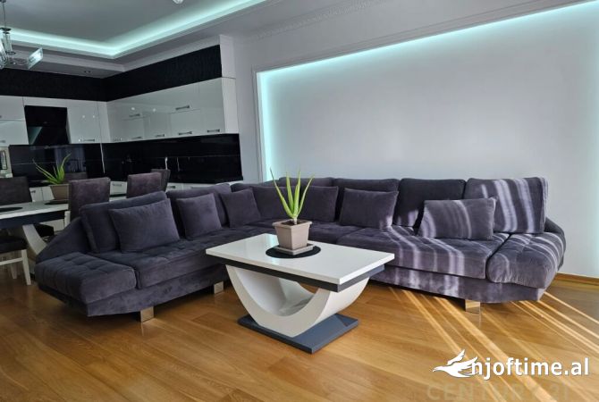 Shtepi me qera 2+1 ne Tirane - 900 Euro