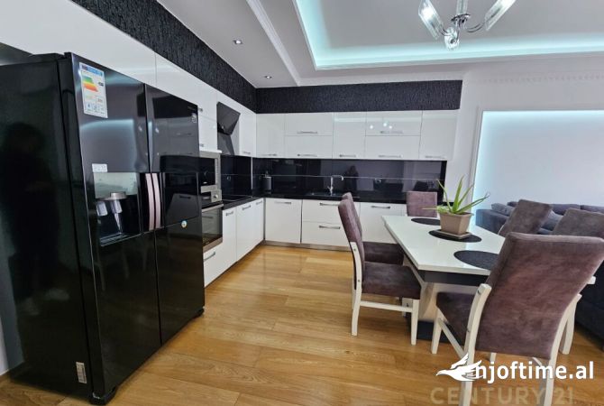 Shtepi me qera Apartament ne Tirane, 2+1, Mobilimi E mobiluar, Pagesa 900  Euro.