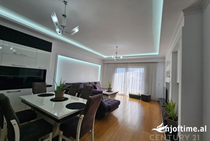 Shtepi me qera 2+1 ne Tirane - 900 Euro