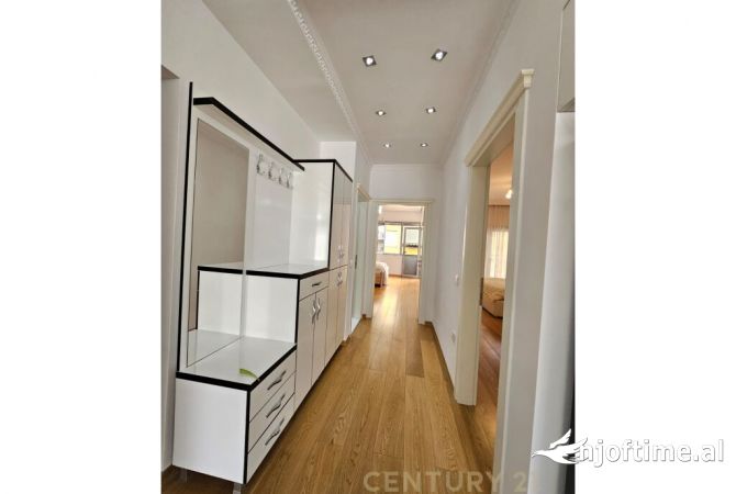 Shtepi me qera Apartament ne Tirane, 2+1, Mobilimi E mobiluar, Pagesa 900  Euro.