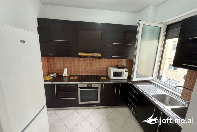 Shtepi me qera 2+1 ne Tirane - 650 Euro