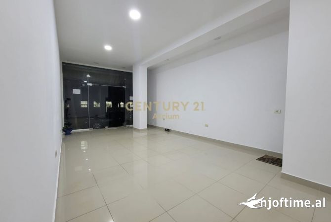 Ambient biznesi me qera 1+1 ne Tirane - 400 Euro