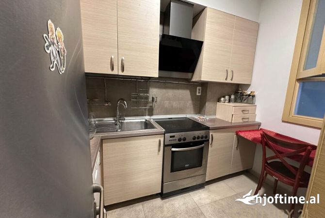 Shtepi ne shitje Apartament ne Tirane, 2+1, Mobilimi E mobiluar, Pagesa 234,000  Euro.
