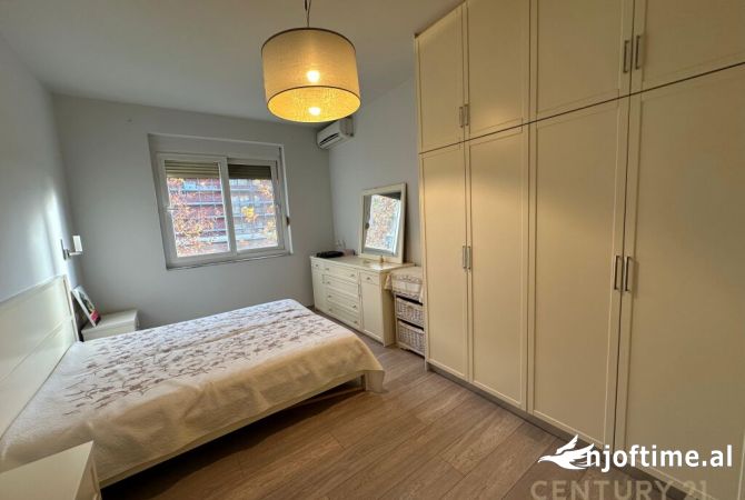 Shtepi ne shitje Apartament ne Tirane, 2+1, Mobilimi E mobiluar, Pagesa 234,000  Euro.