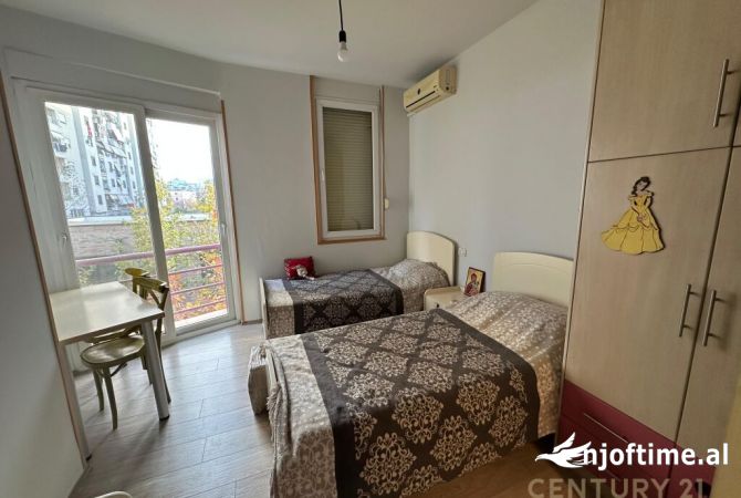 Shtepi ne shitje Apartament ne Tirane, 2+1, Mobilimi E mobiluar, Pagesa 234,000  Euro.
