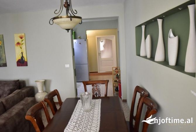 Shtepi me qera Apartament ne Tirane, 2+1, Mobilimi E mobiluar, Pagesa 850  Euro.