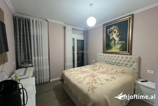 Shtepi ne shitje Apartament ne Tirane, 1+1, Mobilimi E mobiluar, Pagesa 95,000  Euro.