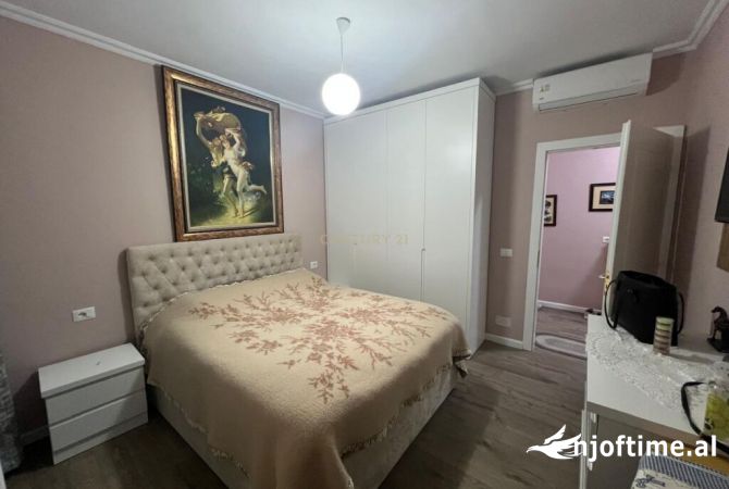 Shtepi ne shitje Apartament ne Tirane, 1+1, Mobilimi E mobiluar, Pagesa 95,000  Euro.
