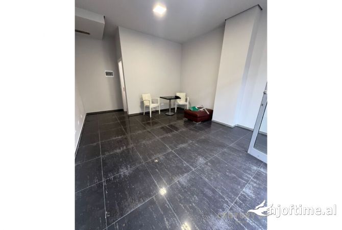 Ambient biznesi me qera 3+1 ne Tirane - 300 Euro