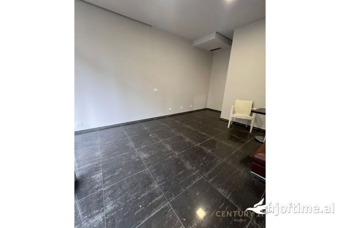 Ambient biznesi me qera 3+1 ne Tirane - 300 Euro