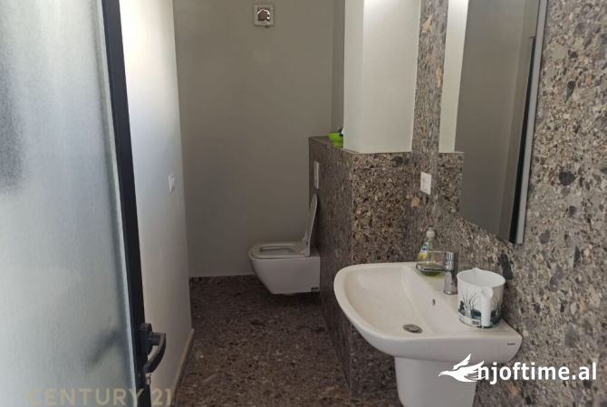 Ambient biznesi me qera 3+1 ne Tirane - 600 Euro