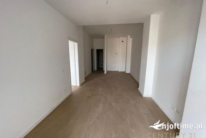 Ambient biznesi me qera 3+1 ne Tirane - 600 Euro