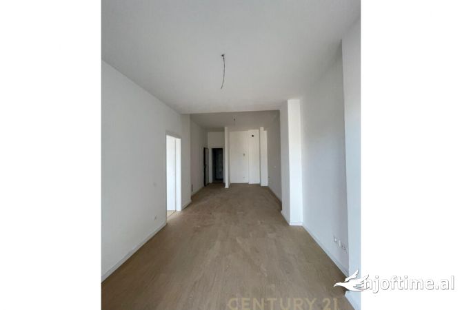 Ambient biznesi me qera 3+1 ne Tirane - 600 Euro