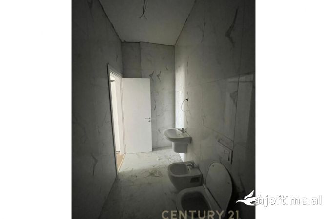 Pazari i Ri jepet me qera ambient per zyre