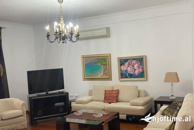 Shtepi me qera 2+1 ne Tirane - 1,000 Euro