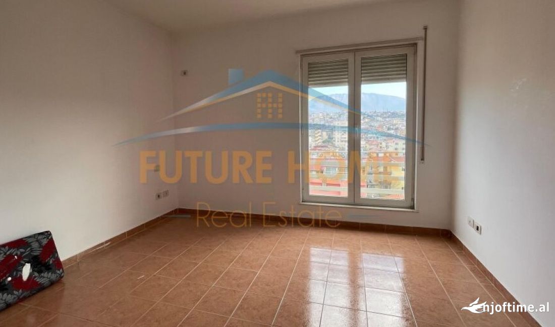 Shtepi ne shitje Apartament ne Tirane, 2+1, Mobilimi Bosh, pa mobiluar, Pagesa 170,000  Euro.
