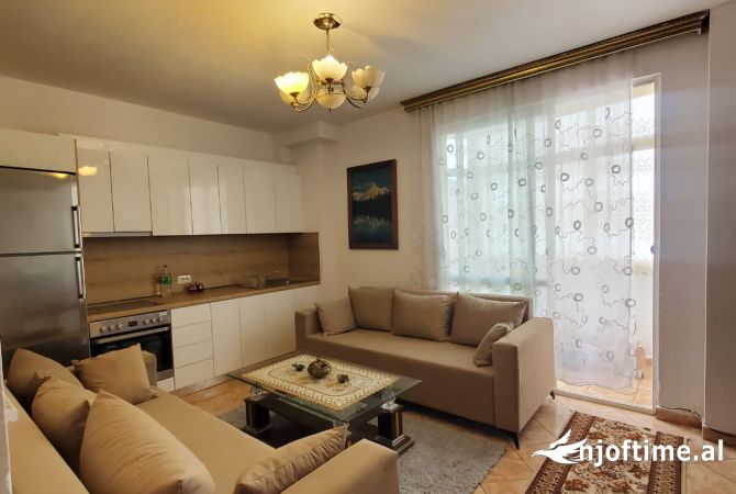 Shtepi me qera 2+1 ne Tirane - 550 Euro