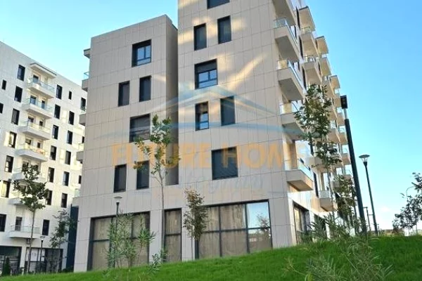 Ambiente Commerciale in Vendita 4+1 a Tirana - 46,000 Euro