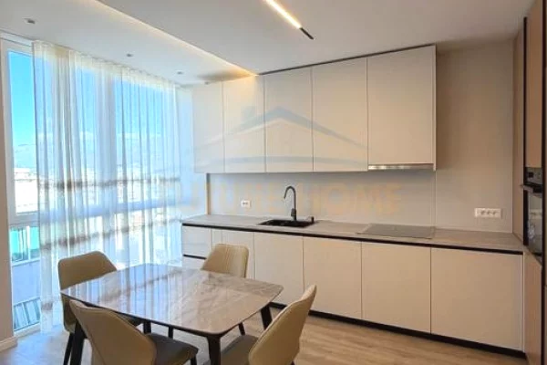 Shtepi me qera 2+1 ne Tirane - 1,300 Euro