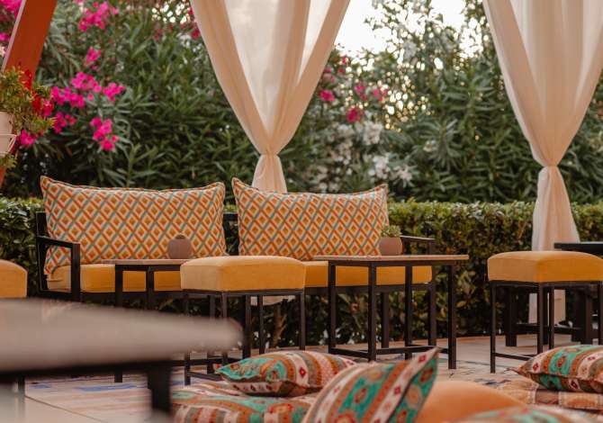 Njoftime Pune ne Shkoder, Profesioni Ndihmes Kuzhinier/e,Barist/e,Kamarier/e ,Sanitare , Me eksperience, Pagesa Me Marreveshje.