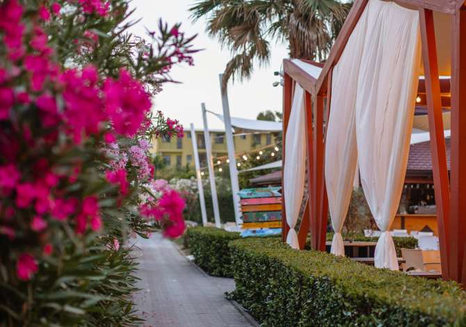 Njoftime Pune ne Shkoder, Profesioni Ndihmes Kuzhinier/e,Barist/e,Kamarier/e ,Sanitare , Me eksperience, Pagesa Me Marreveshje.