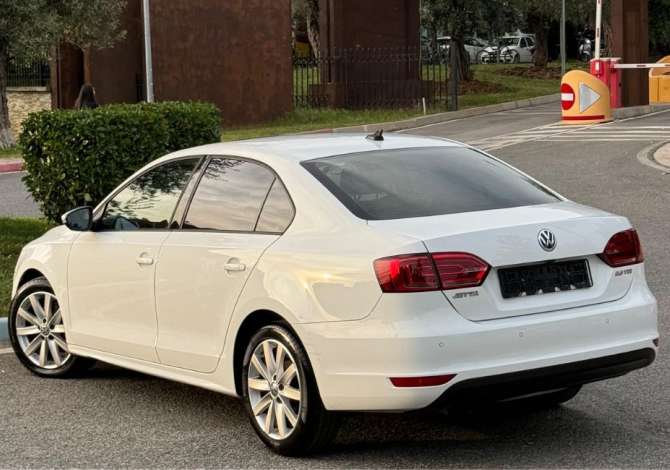  Makina me qera Volkswagen Jetta per 35 euro dita. Rinas 