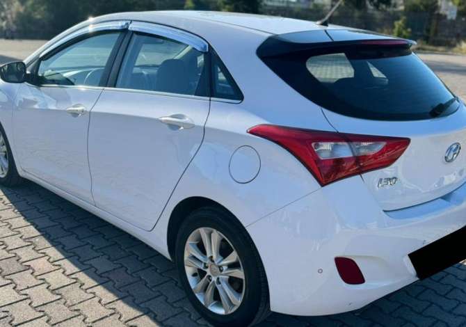 Jepet me qera ditore te lire Makina Hyundai i30 per 35 euro dita , Rinas Durres