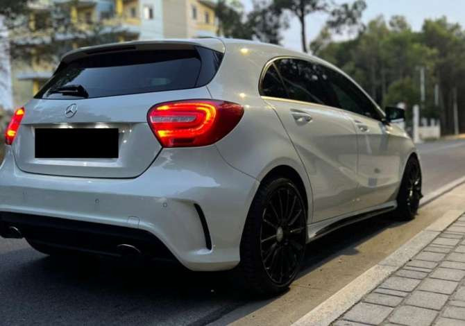 Makine Mercedes Benz duke nisur nga 60 euro dita, Aeroport.