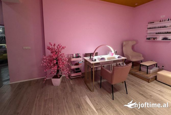 Ambient biznesi me qera 1+1 ne Tirane - 25,000 Leke