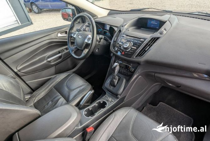 Makina me qera ekonomike Ford Kuga duke nisur nga 39 euro dita
