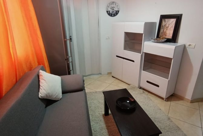 Shtepi me qera Apartament ne Tirane, 2+1, Mobilimi E mobiluar, Pagesa 400  Euro.