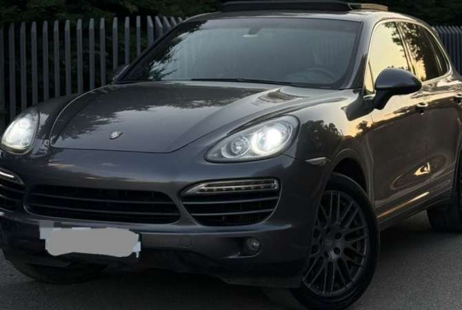 Makine me qera porche duke nisur nga  100 euro dita