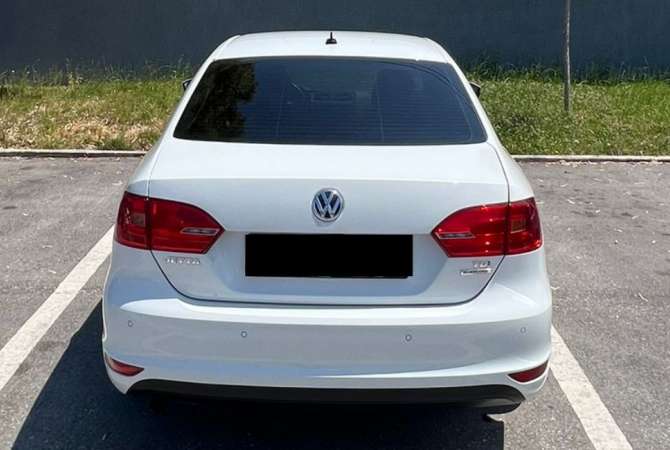  Jepet Volkswagen Jetta me qera duke filluar nga 30 Euro/dita