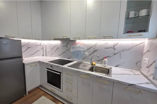 Shtepi me qera 2+1 ne Tirane - 700 Euro