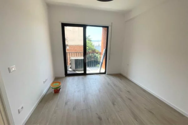 Ambient biznesi me qera 1+1 ne Tirane - 750 Euro
